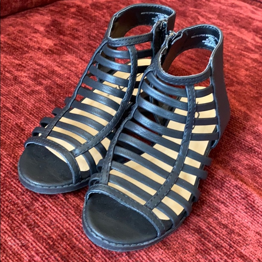 NEW Caged sandals with small heel
